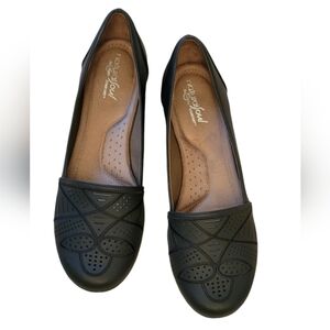NWT black cutout comfort flats by Natural Soul 9M.